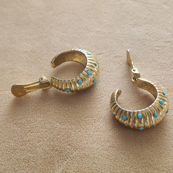 Jewelry - Vintage Clip On  Gold Colored Shrimp Earrings With Turquoise Beading